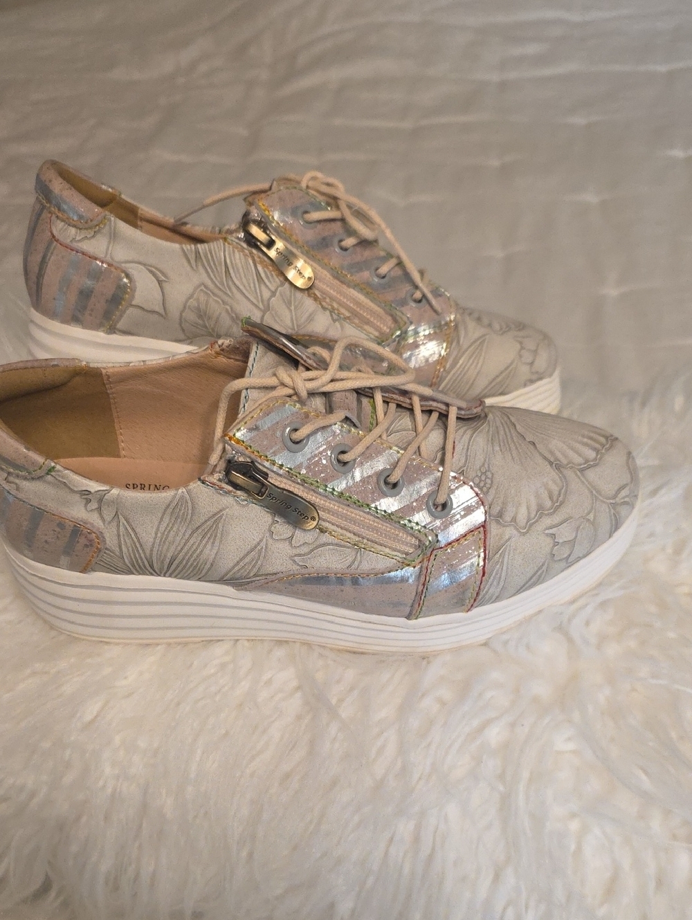 L'Artiste Spring Step Iridescent Gray Floral Platform Lace-Up Sneakers Size 36